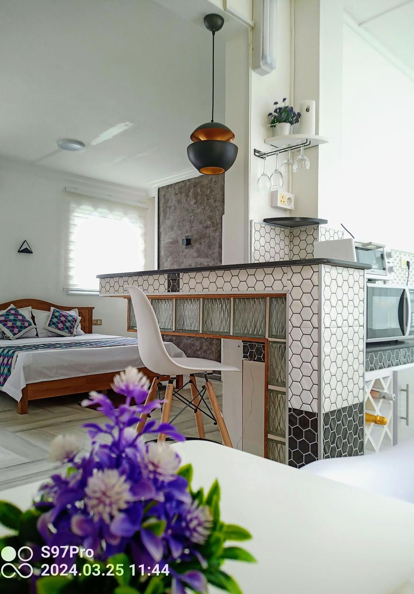 Happy House - Cosy Apartment With Private Pool And Walking Distance To Blue Bay Beach Exterior foto